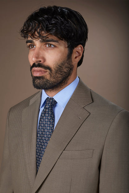 Men's tie with geometric pattern