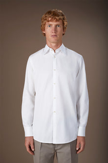 Men's casual shirt with classic collar in 100% cotton gabardine fabric comfort fit