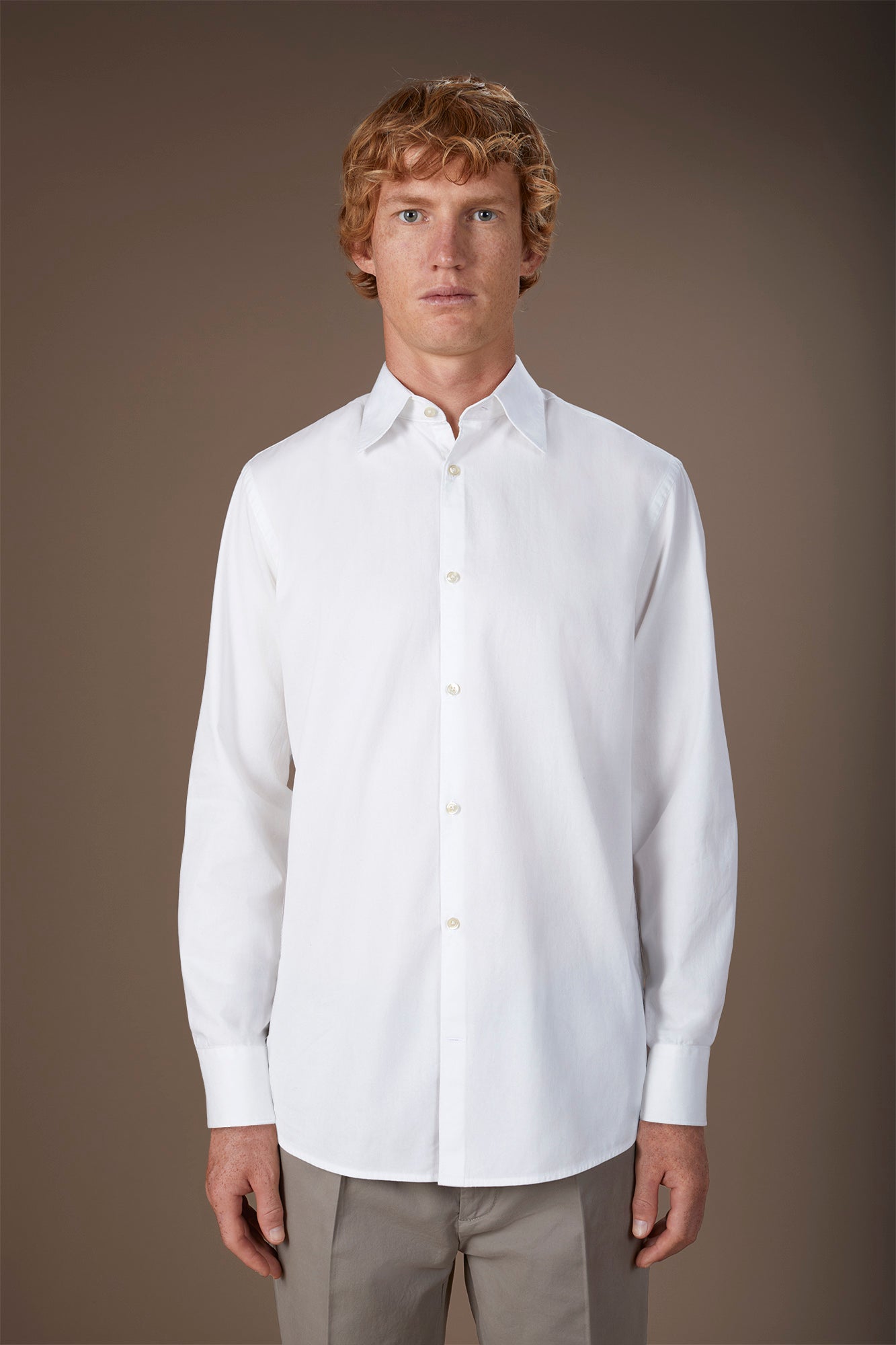 Men's casual shirt with classic collar in 100% cotton gabardine fabric comfort fit