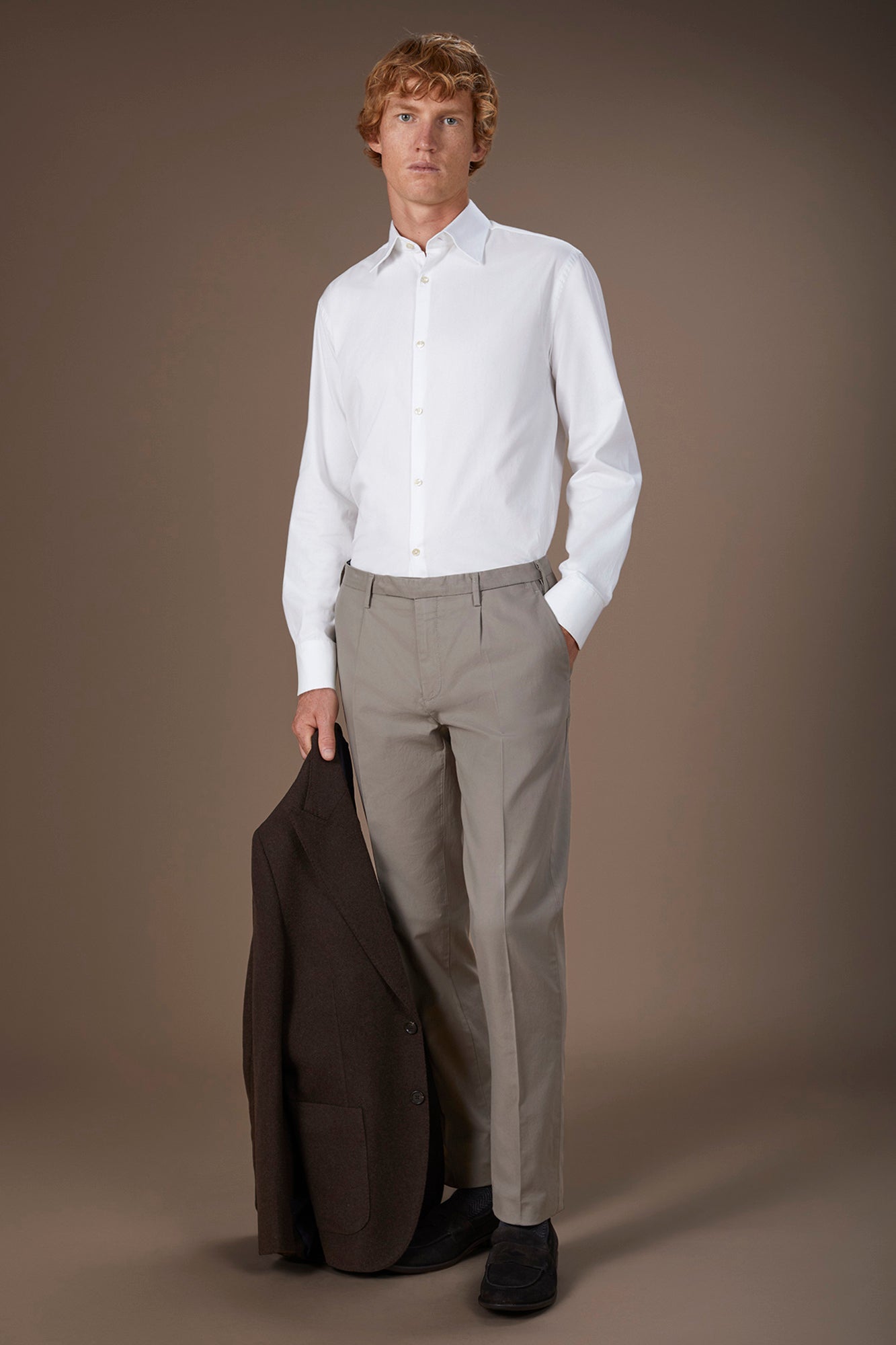 Men's casual shirt with classic collar in 100% cotton gabardine fabric comfort fit