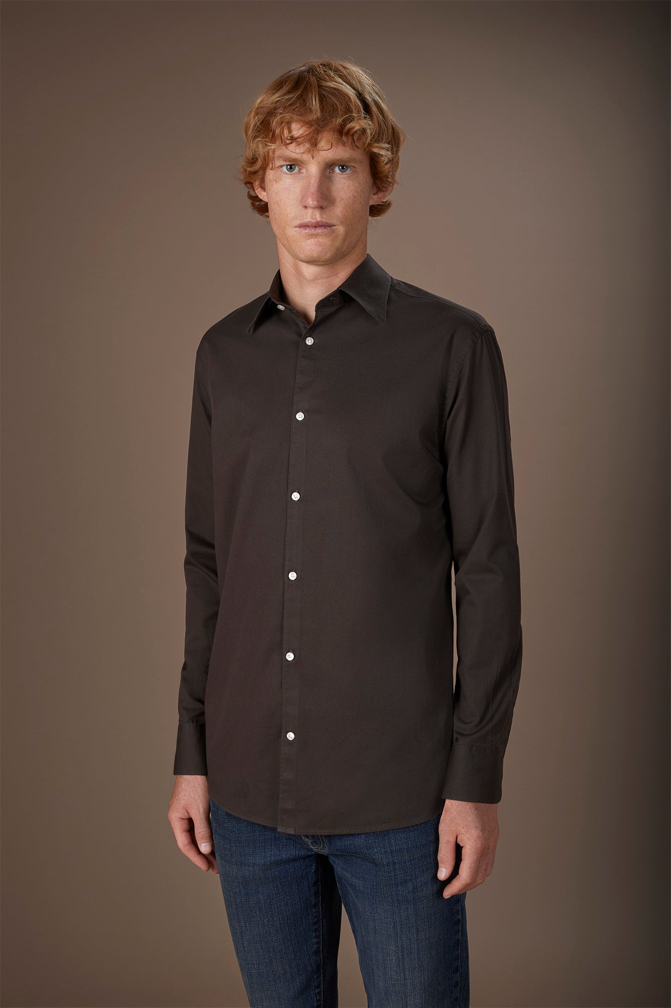 Men's casual shirt with classic collar in 100% cotton gabardine fabric comfort fit