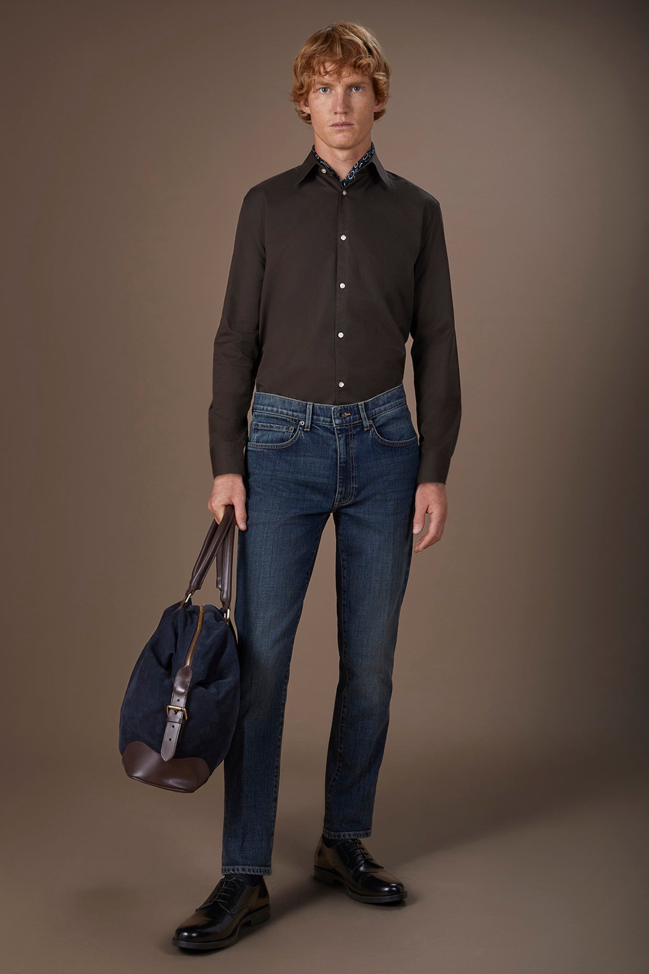 Men's casual shirt with classic collar in 100% cotton gabardine fabric comfort fit