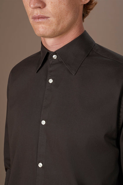 Men's casual shirt with classic collar in 100% cotton gabardine fabric comfort fit