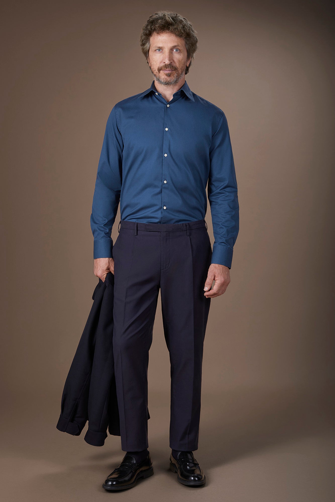 Men's casual shirt with classic collar in 100% cotton gabardine fabric comfort fit