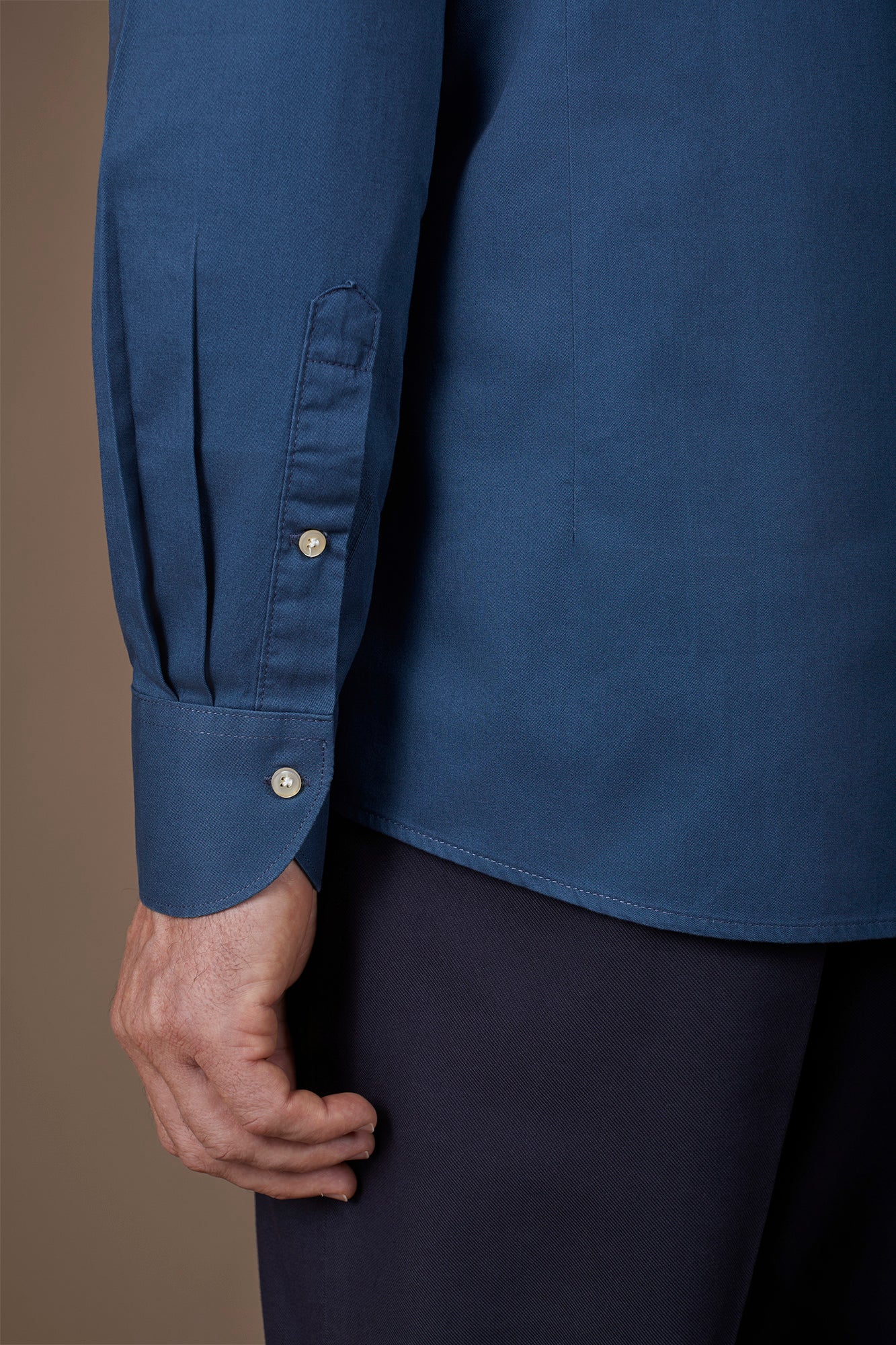 Men's casual shirt with classic collar in 100% cotton gabardine fabric comfort fit