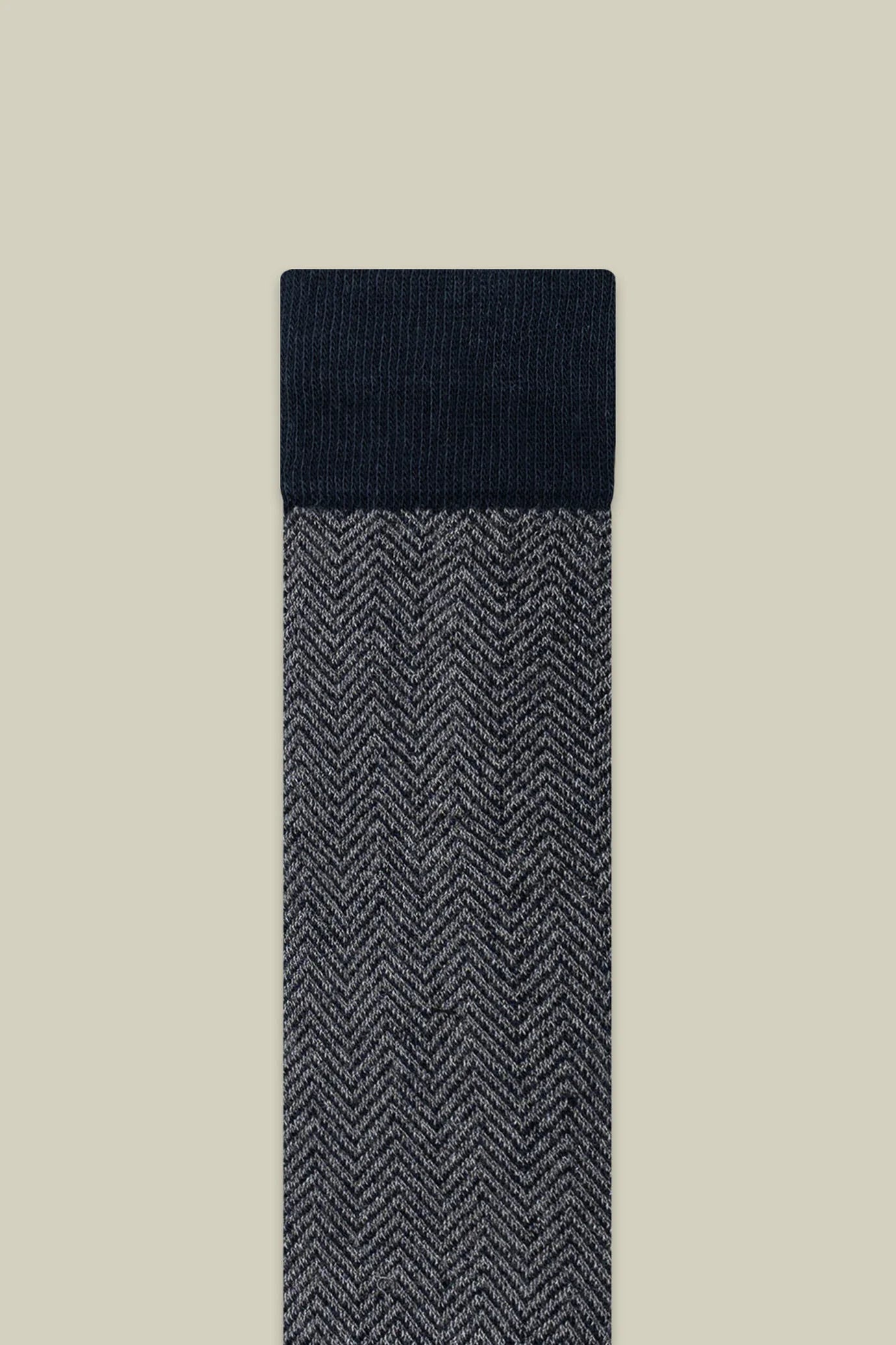 Men's plain knit socks with herringbone pattern
