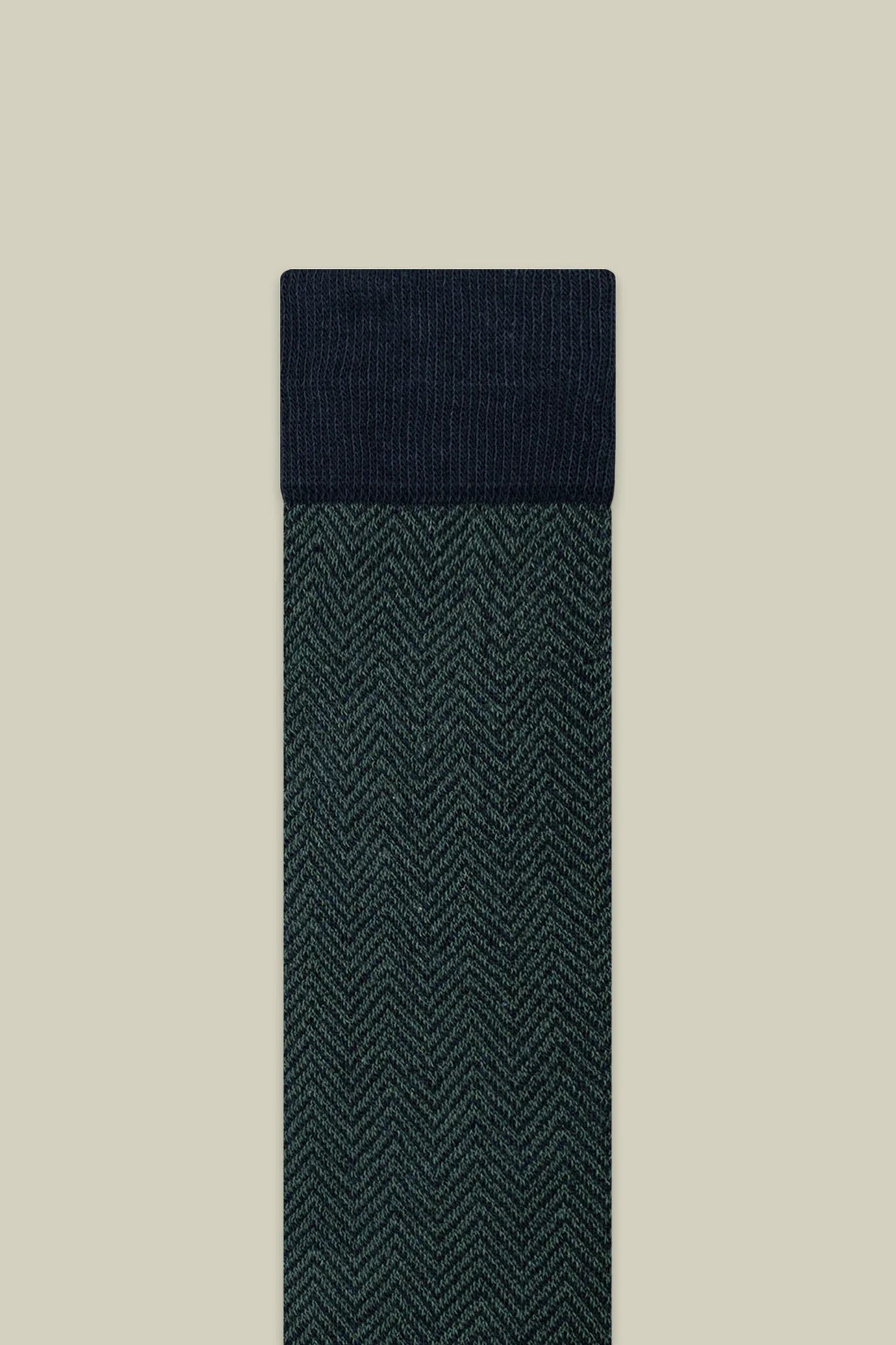 Men's plain knit socks with herringbone pattern