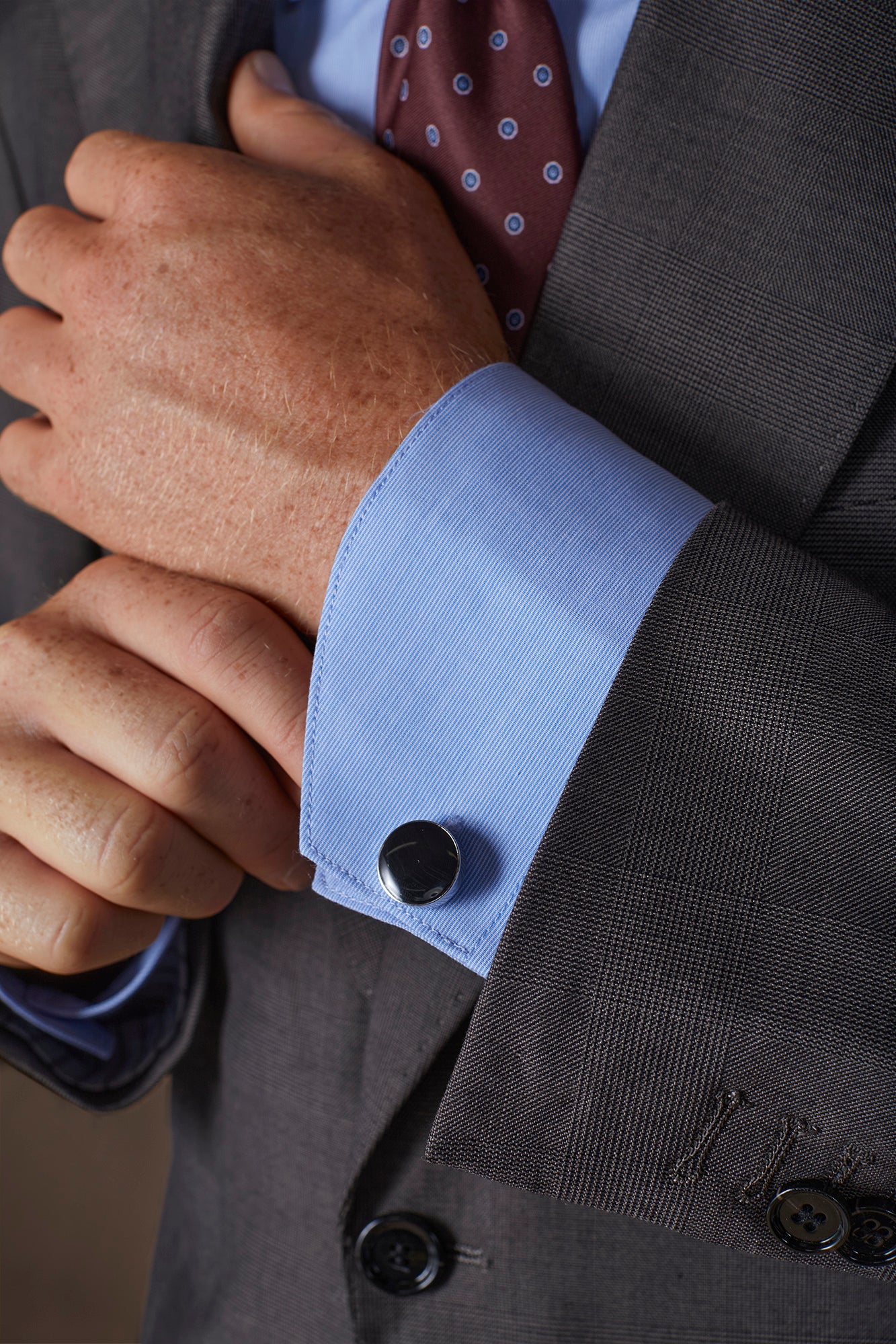 Wrist cufflinks with black plate