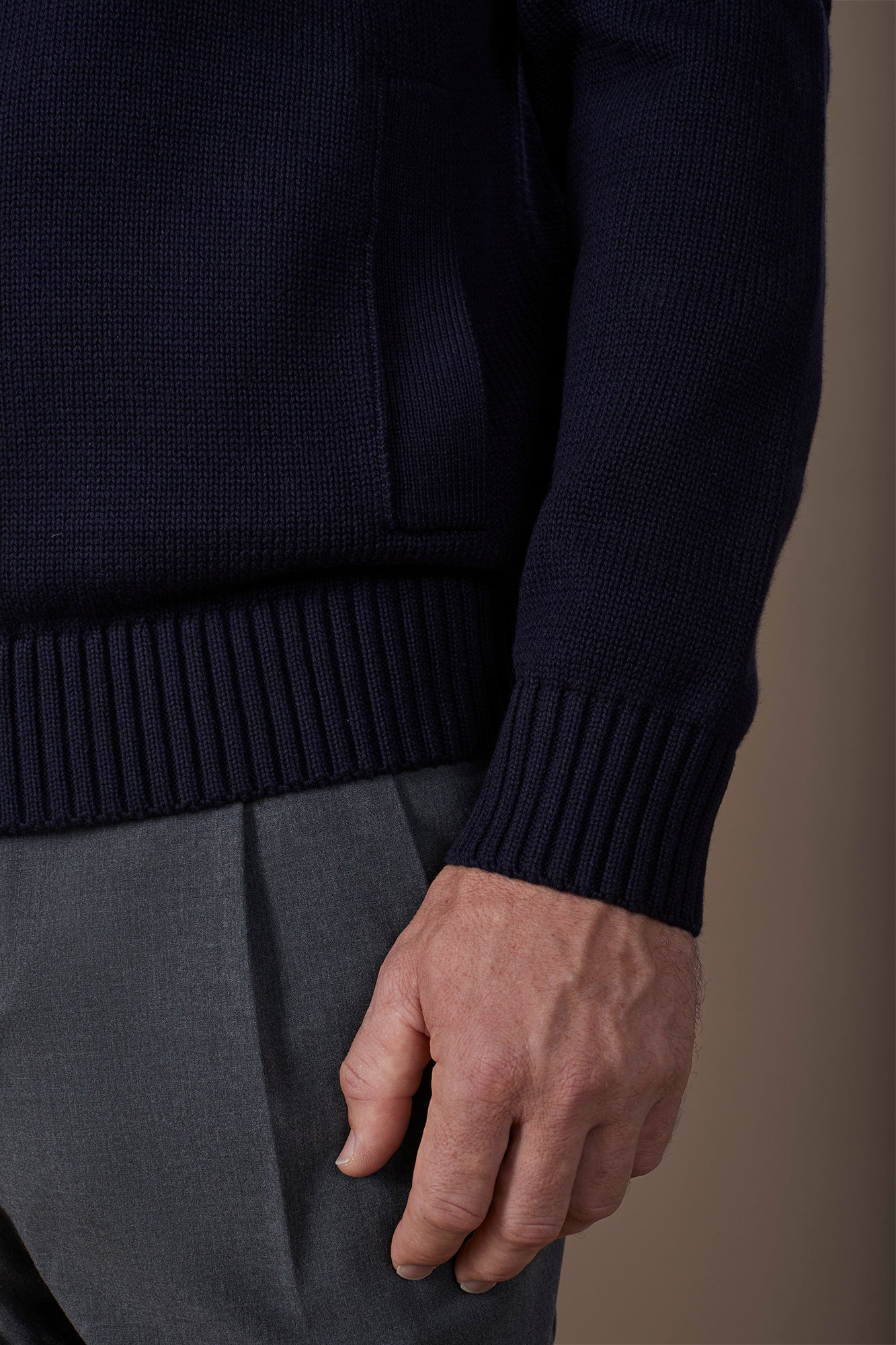 Men's 100% cotton cardigan with zip closure regular fit