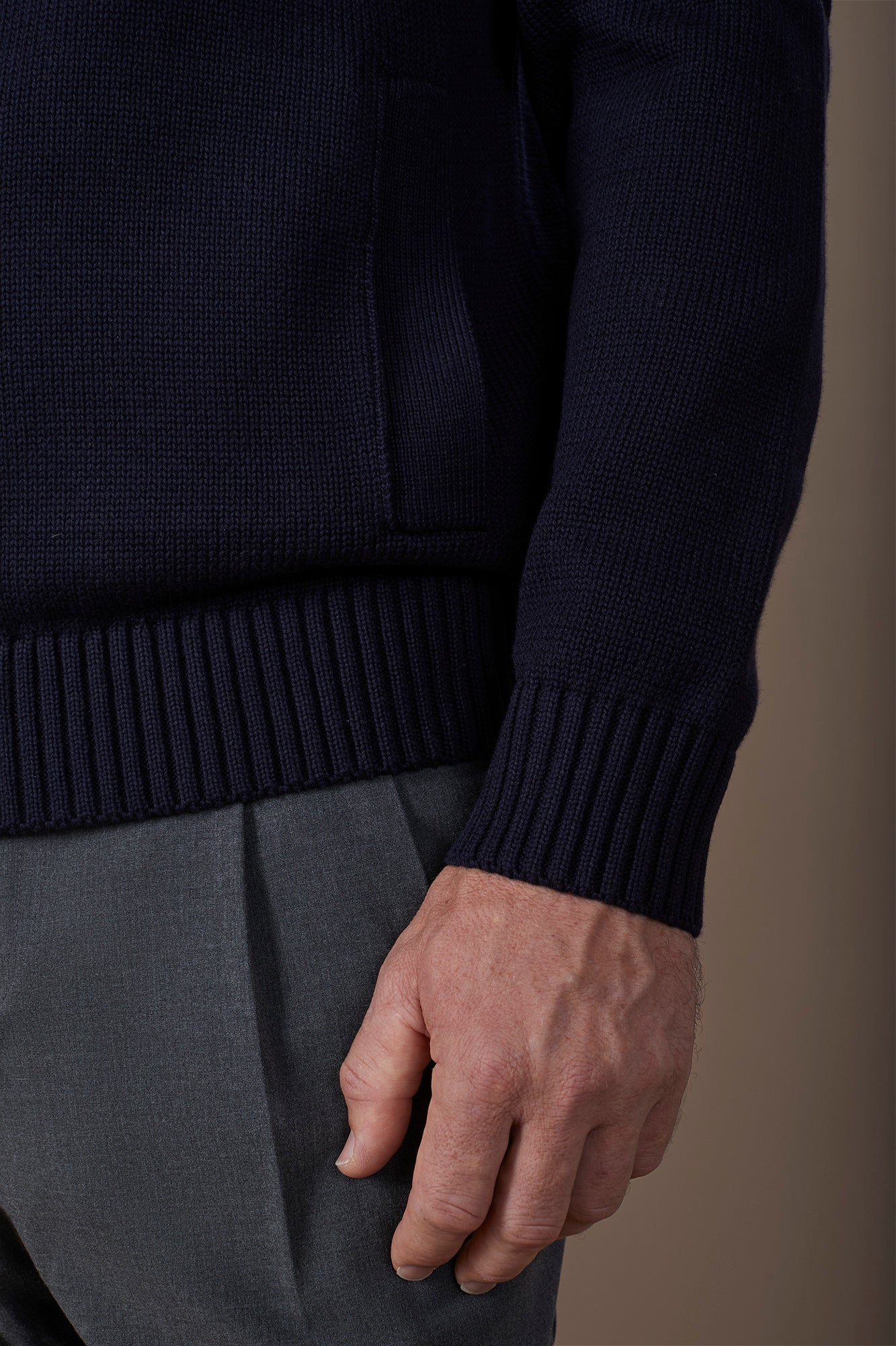 Men's 100% cotton cardigan with zip closure regular fit