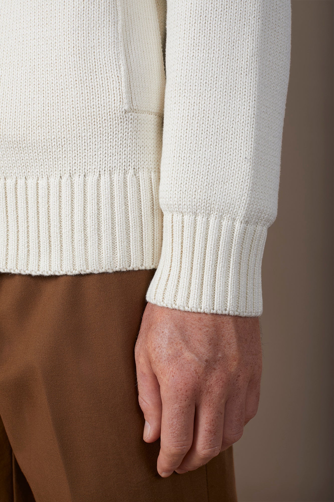 Men's 100% cotton cardigan with zip closure regular fit