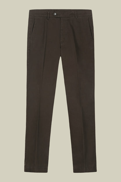 Classic men's chinos in regular fit with stretch twill construction