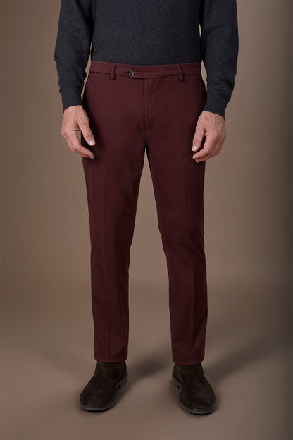 Classic men's chinos in regular fit with stretch twill construction