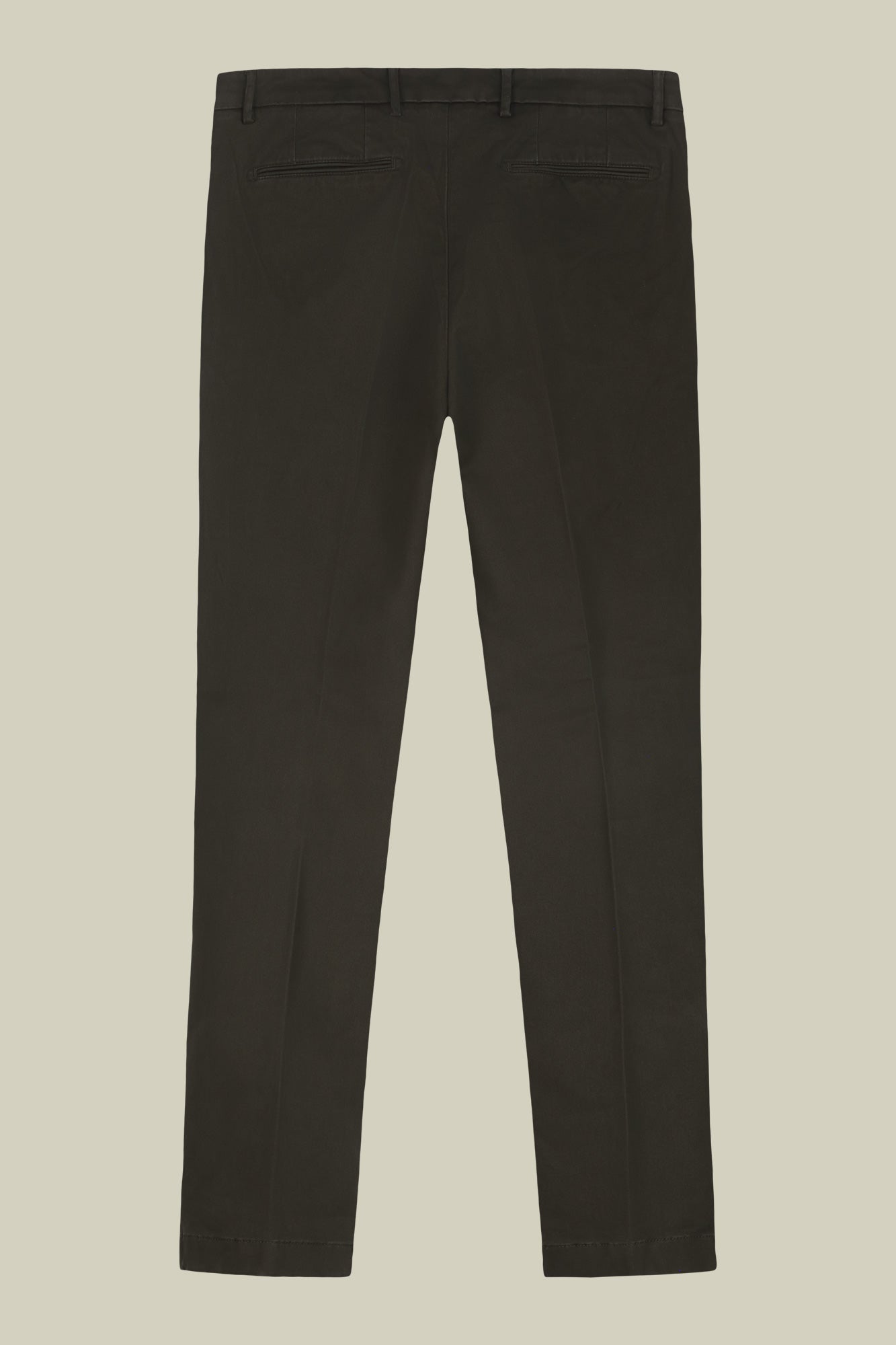 Classic men's chinos in regular fit with stretch twill construction
