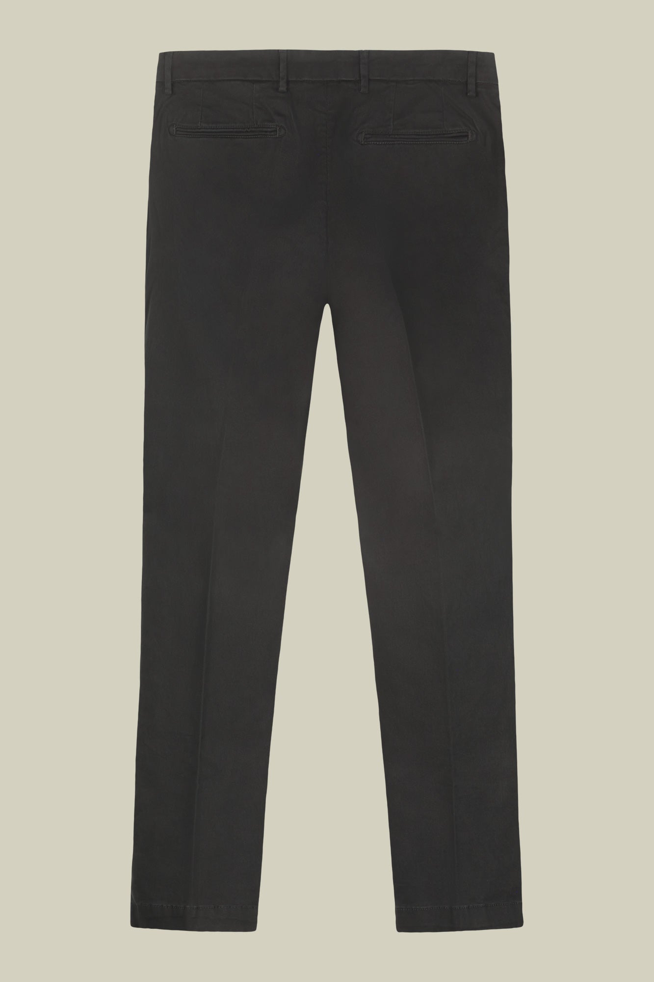 Classic men's chinos in regular fit with stretch twill construction