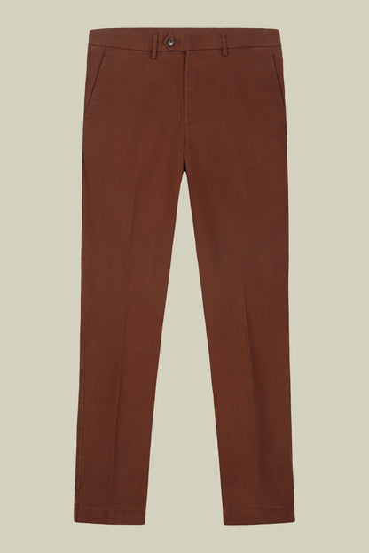 Classic men's chinos in regular fit with stretch twill construction