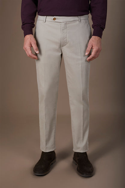 Classic men's chinos in regular fit with stretch twill construction