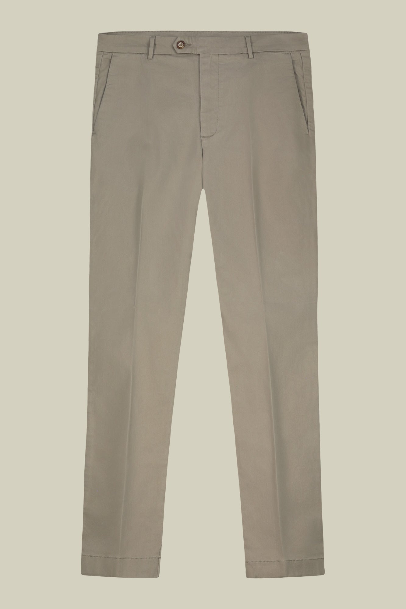 Classic men's chinos in regular fit with stretch twill construction