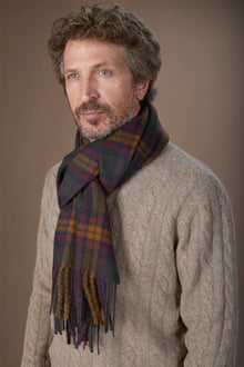 Men's tartan pattern scarf