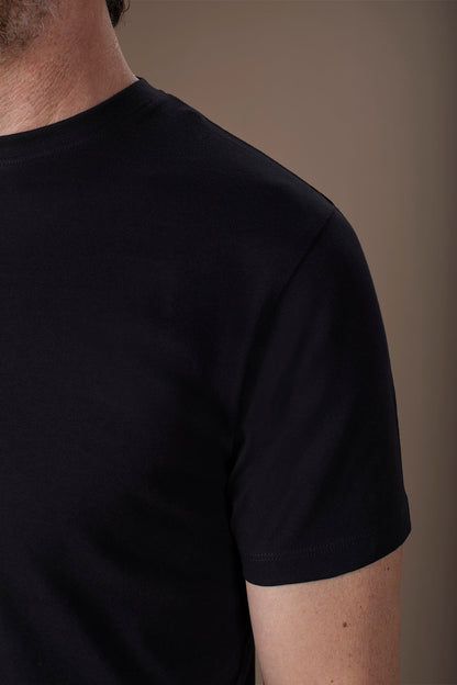 Men's round neck T-shirt in 100% cotton regular fit