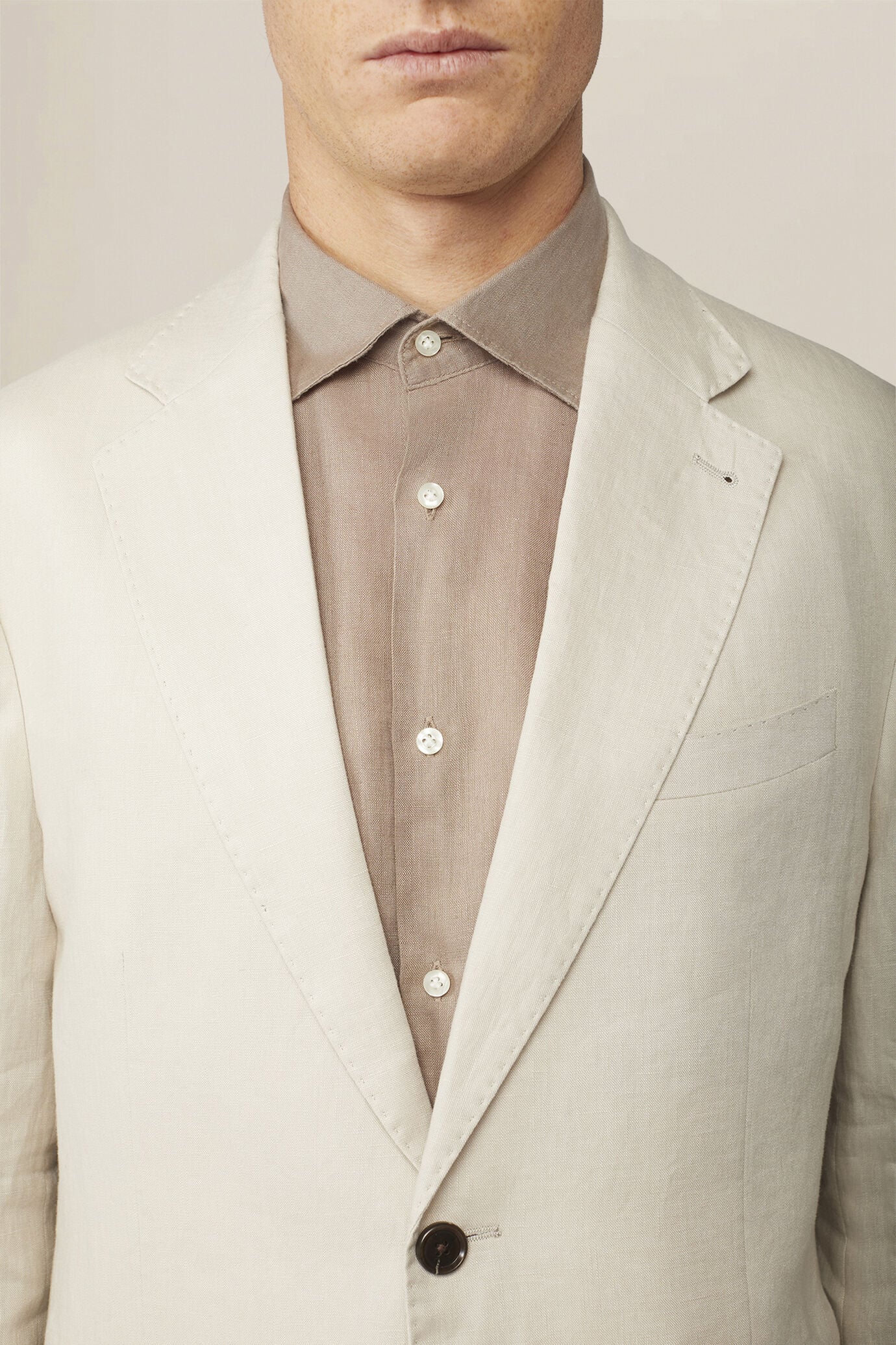 Men's single-breasted suit in 100% linen, regular fit