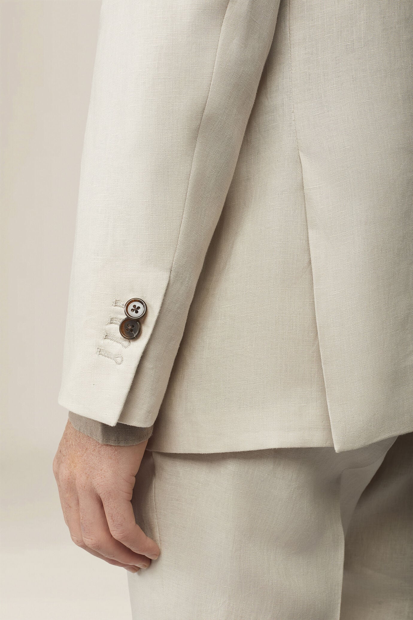 Men's single-breasted suit in 100% linen, regular fit