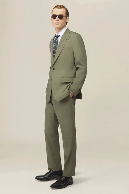 Plain men's suit with regular fit peak lapel jacket
