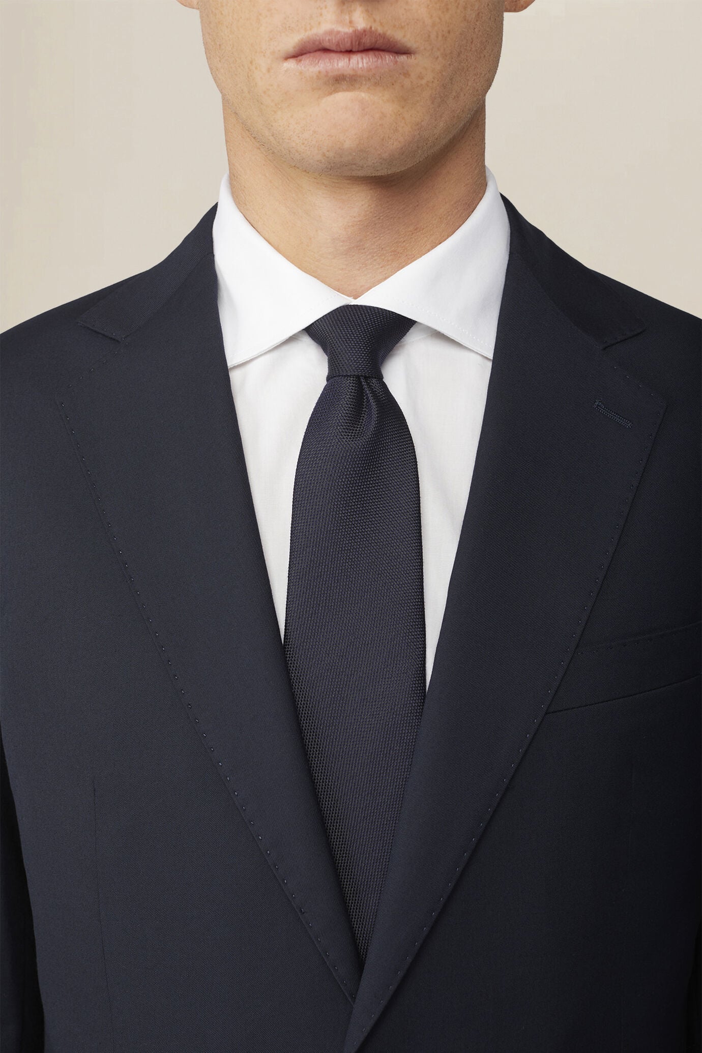 Solid-color men's tie