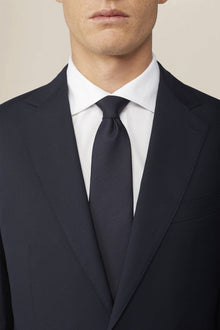 Solid-color men's tie