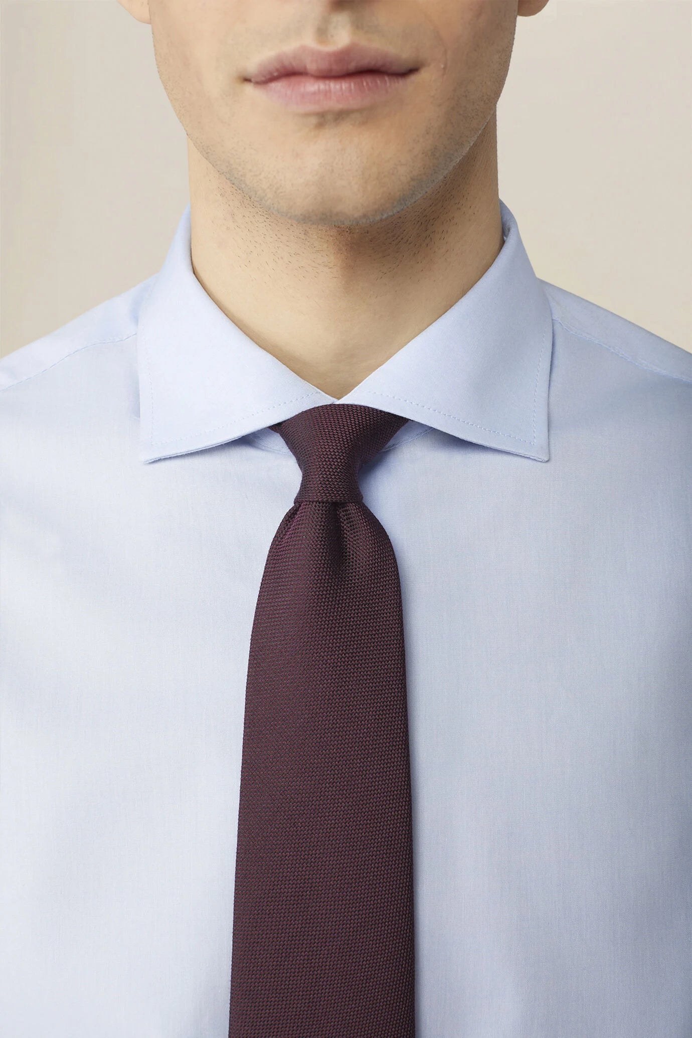 Solid-color men's tie