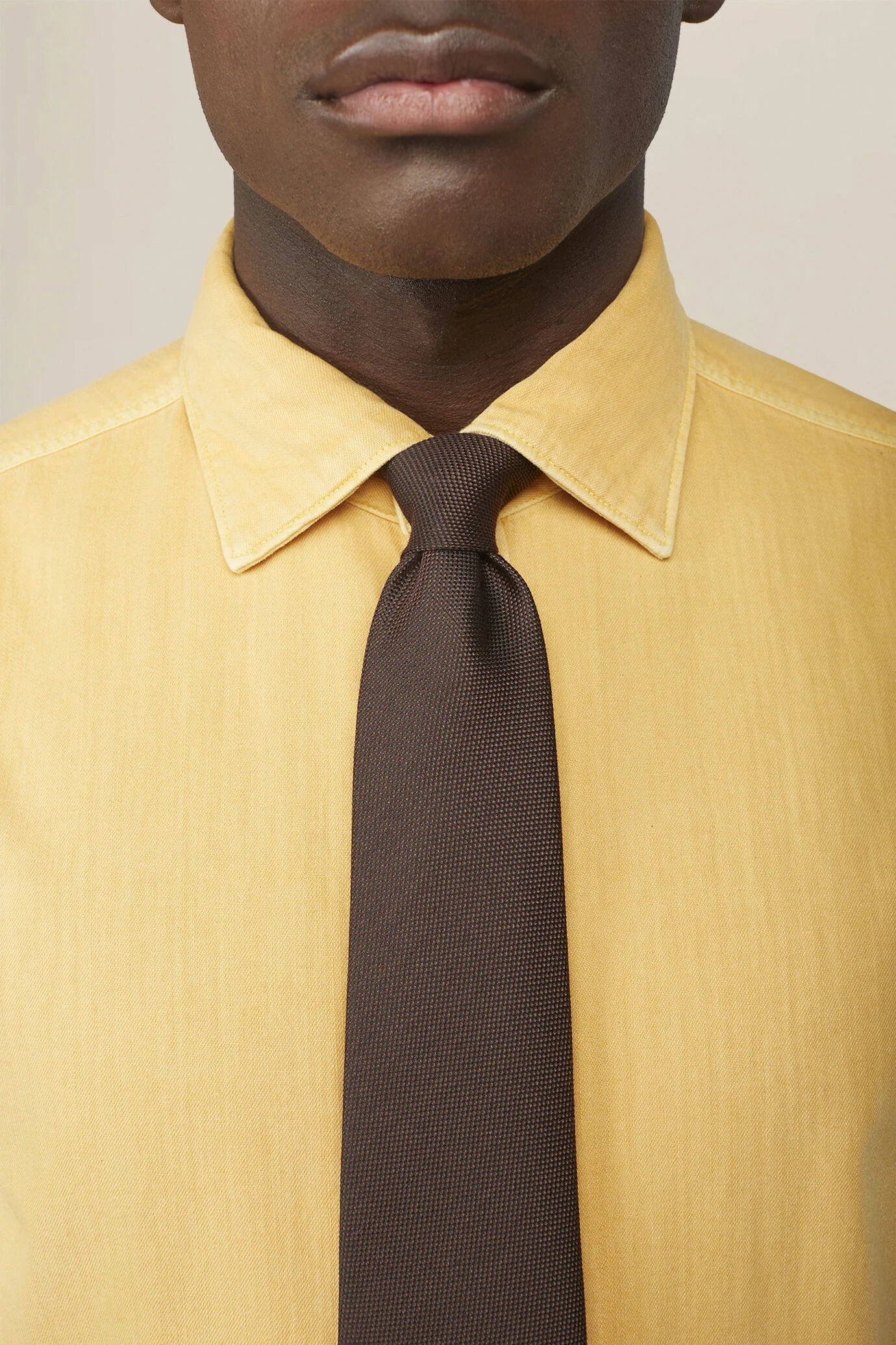 Solid-color men's tie