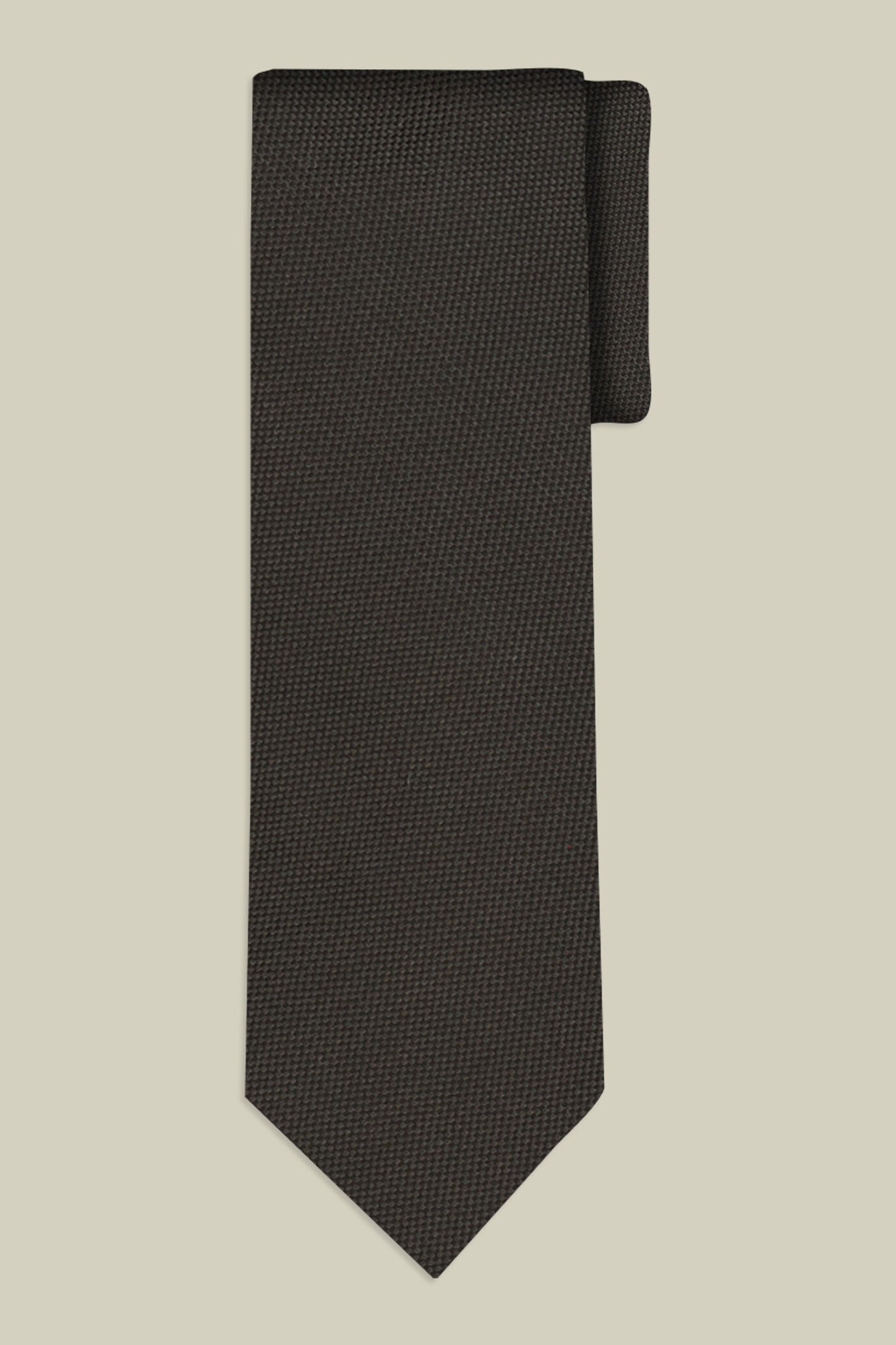 Solid-color men's tie