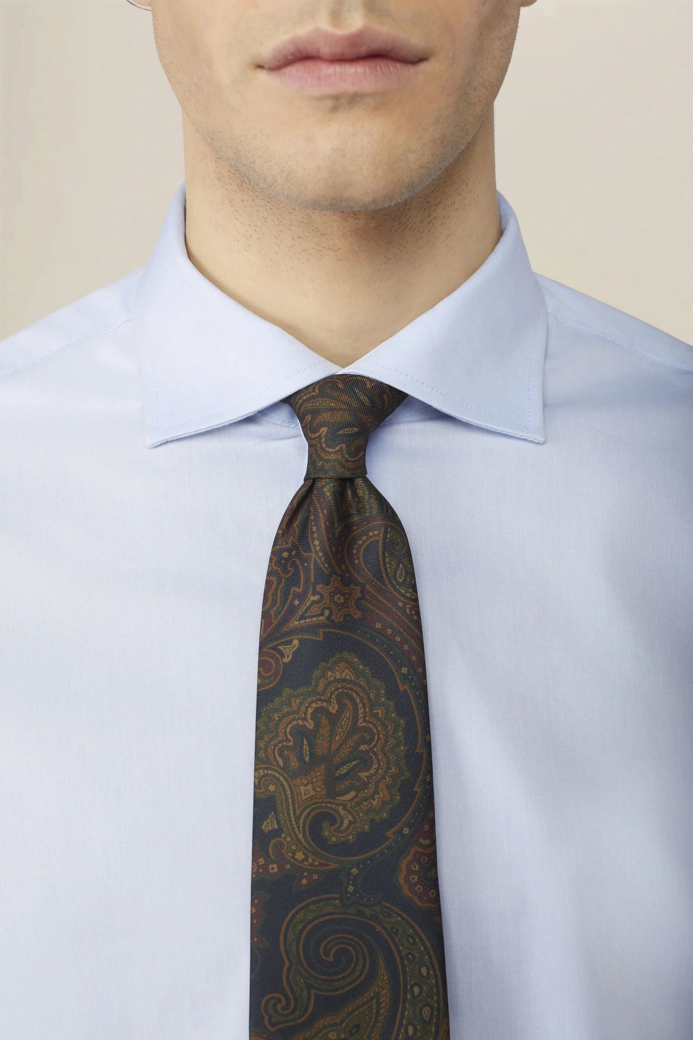 Plain woven men's tie