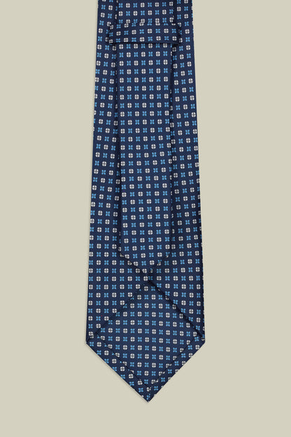 Men's tie with micro floral pattern in Blue by Doppelganger, Italian Classic;Timeless;Elegant;Formal;Essential made from Composition: 100% Polyester
Mood: Business, Wedding, Party-Night
Season: Spring Summer 26
Tipo di tessuto: Floral Print
Misure: 148x8x4cm
Gender: Men
Style: Classic, Timeless, Elegant, Formal, Essential