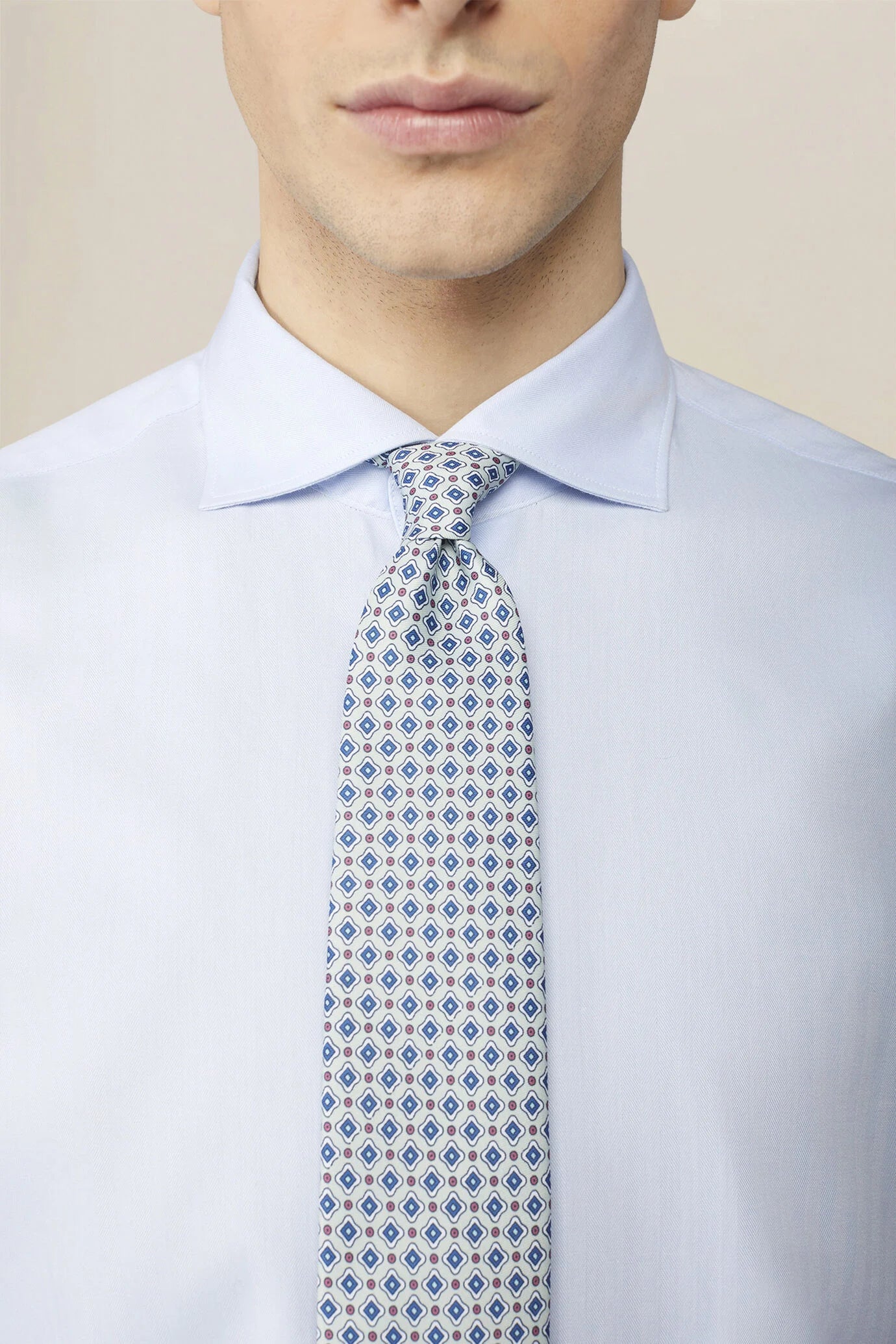 Men's tie with micro geometric pattern