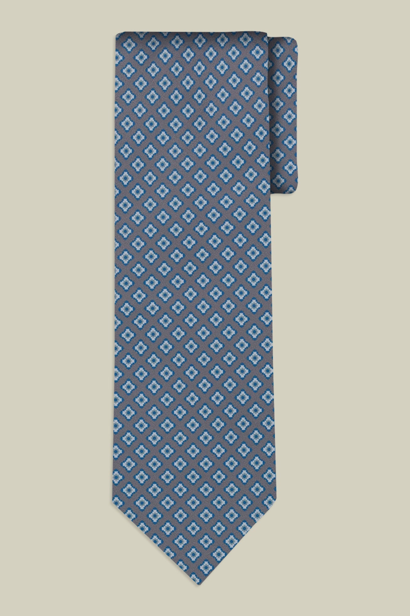 Men's tie with diamond print in Grey by Doppelganger, Italian Classic;Timeless;Elegant;Formal;Essential made from Composition: 100% Polyester
Mood: Business, Wedding, Party-Night
Season: Spring Summer 26
Tipo di tessuto: Geometric Pattern
Misure: 148x8x4cm
Gender: Men
Style: Classic, Timeless, Elegant, Formal, Essential