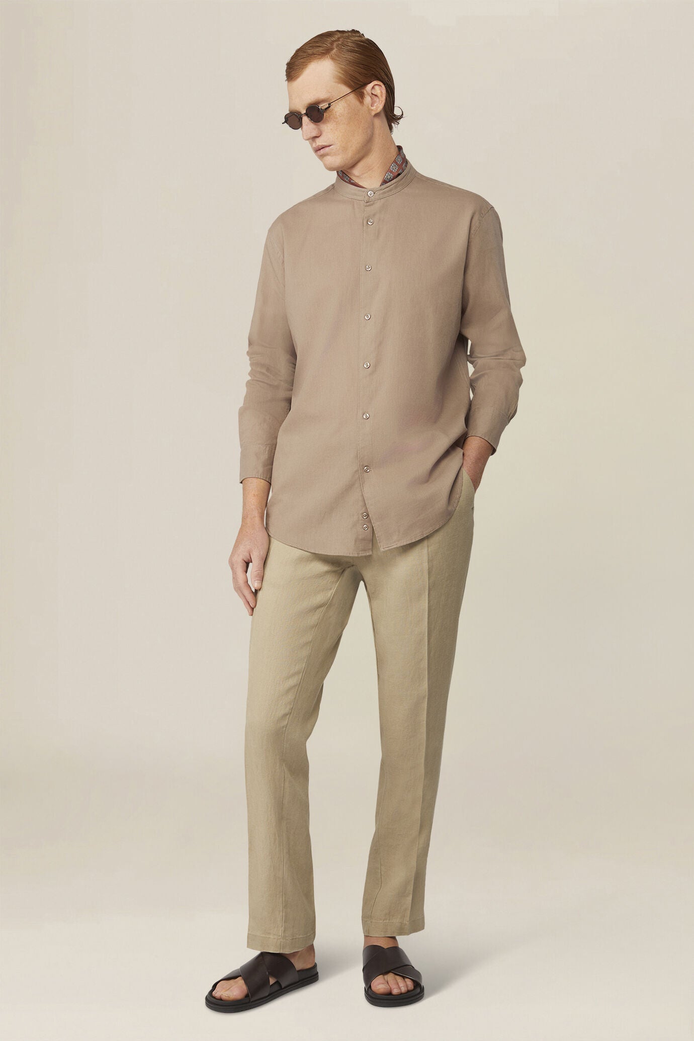 Casual men's shirt with mandarin collar and half button fastening, washed linen and cotton fabric