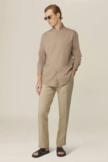 Casual men's shirt with mandarin collar and half button fastening, washed linen and cotton fabric