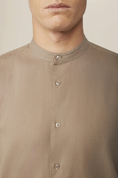 Casual men's shirt with mandarin collar and half button fastening, washed linen and cotton fabric