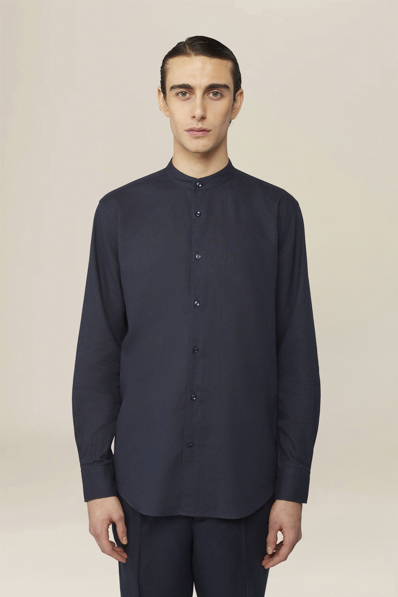 Casual men's shirt with mandarin collar and half button fastening, washed linen and cotton fabric