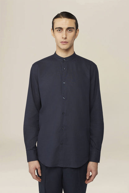 Casual men's shirt with mandarin collar and half button fastening, washed linen and cotton fabric