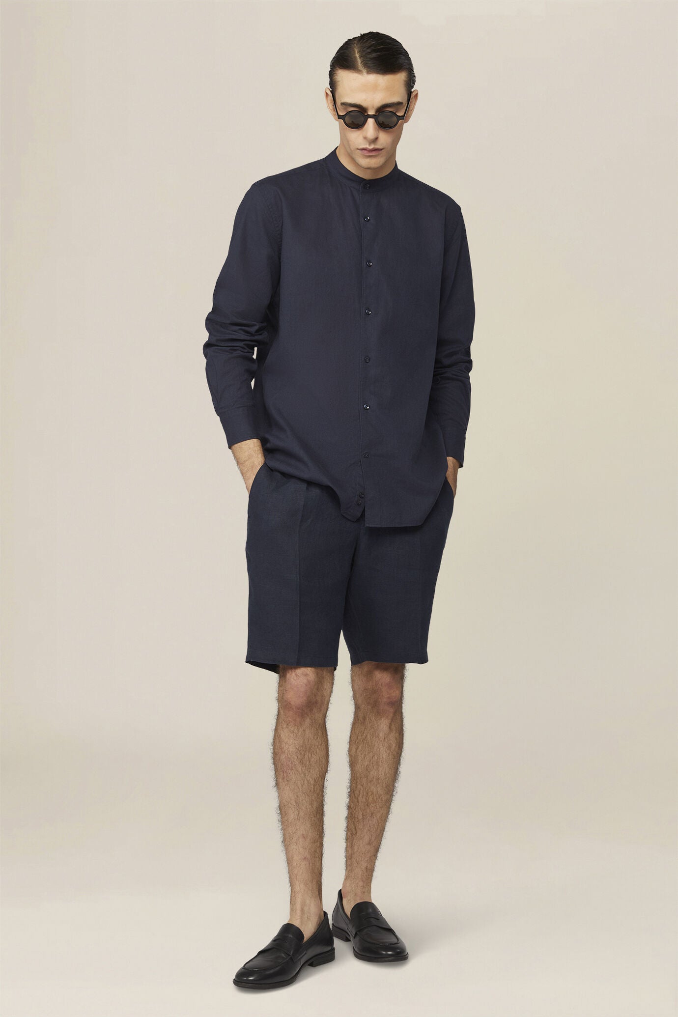 Casual men's shirt with mandarin collar and half button fastening, washed linen and cotton fabric