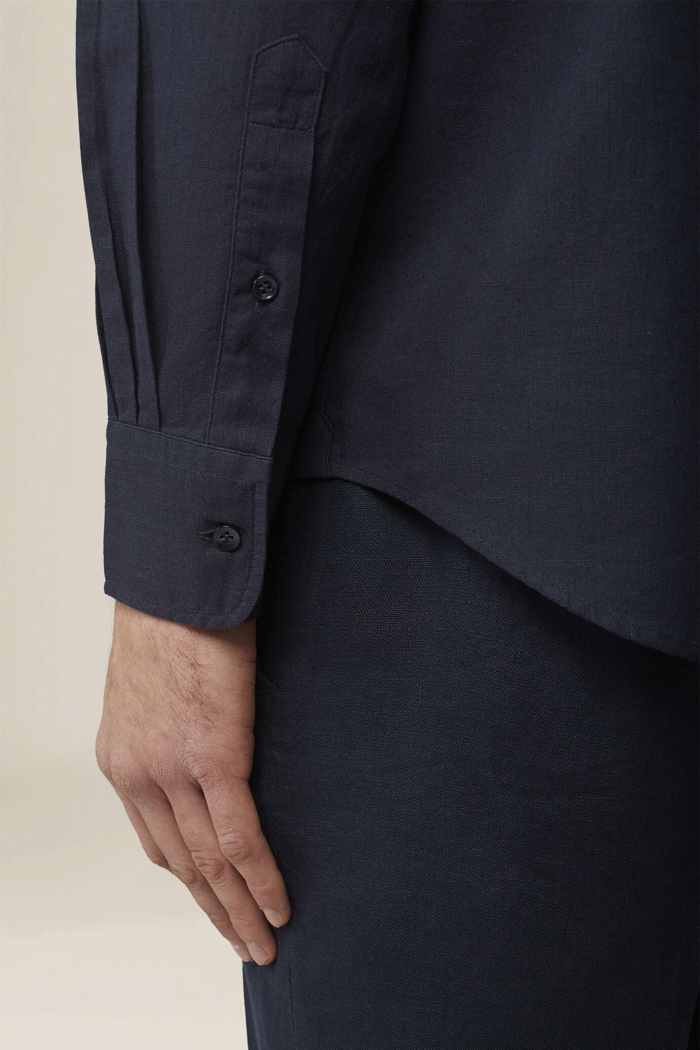 Casual men's shirt with mandarin collar and half button fastening, washed linen and cotton fabric