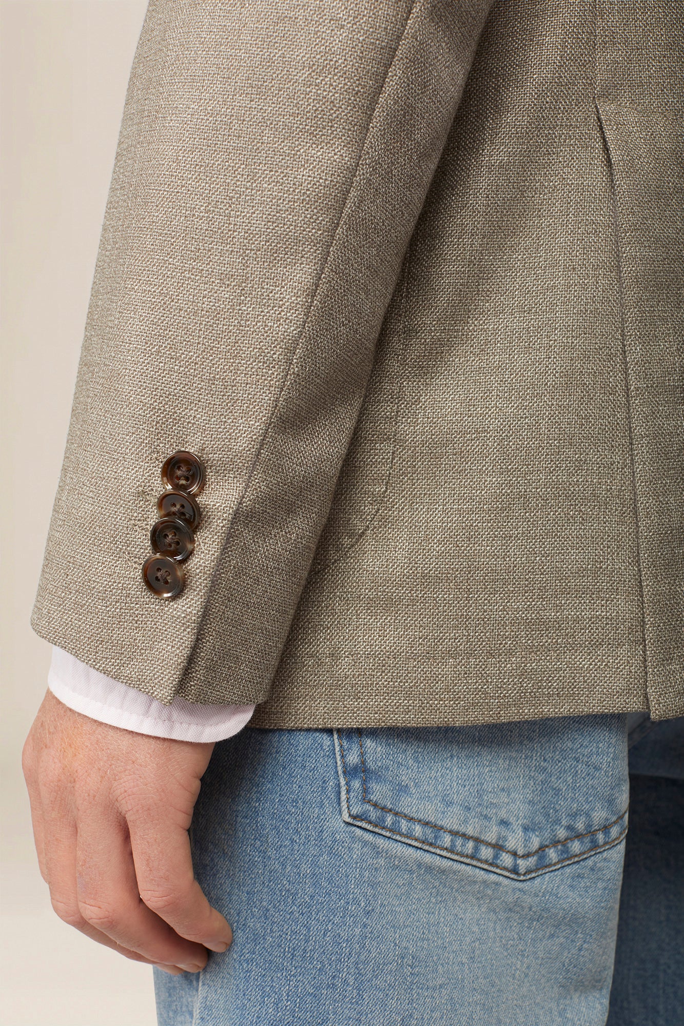 Single-breasted jacket with peak lapel, semi-lined