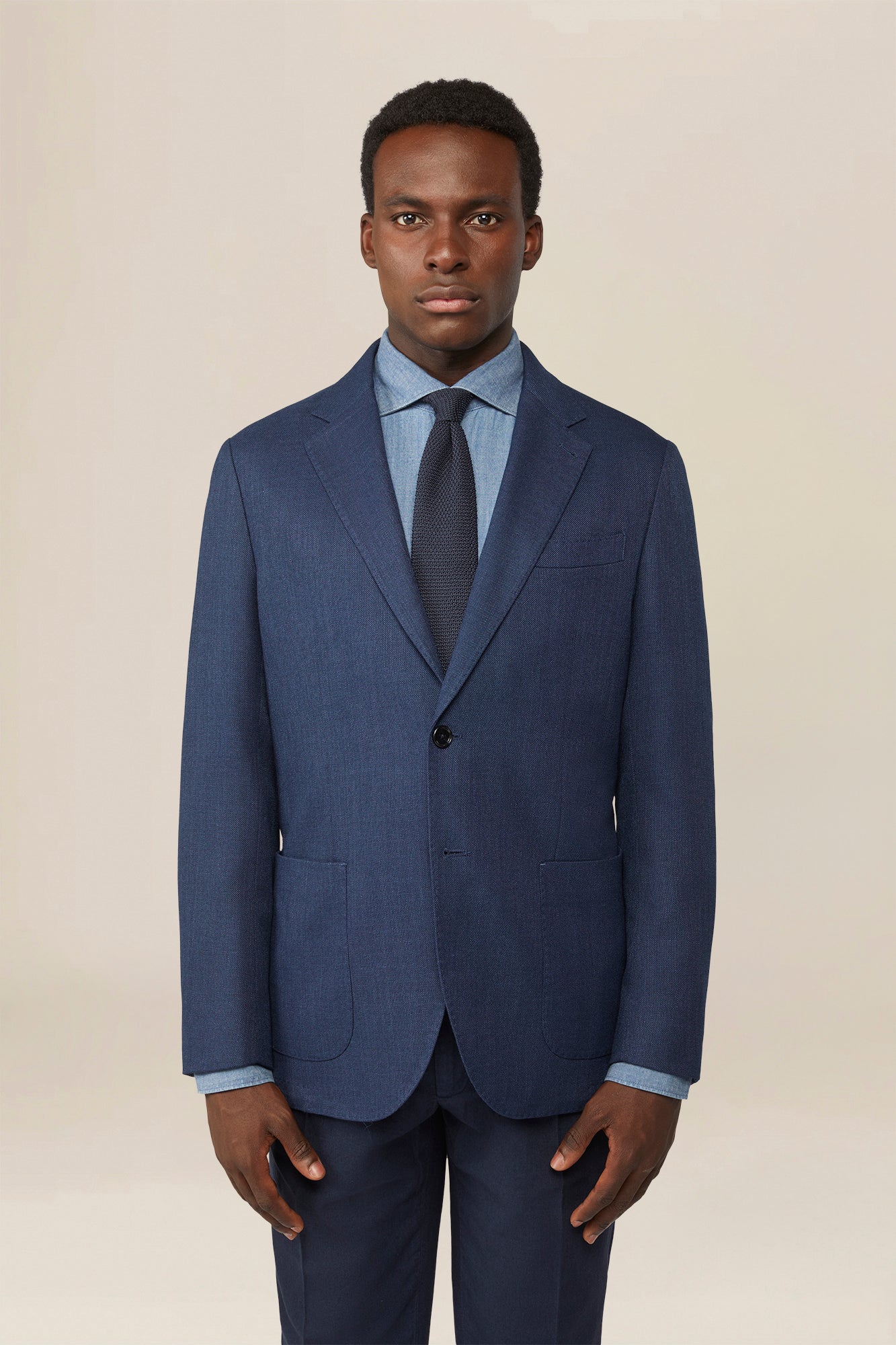 Single-breasted jacket with peak lapel, semi-lined