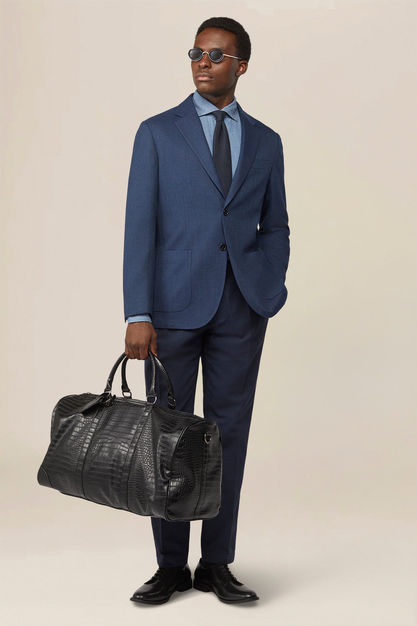 Single-breasted jacket with peak lapel, semi-lined