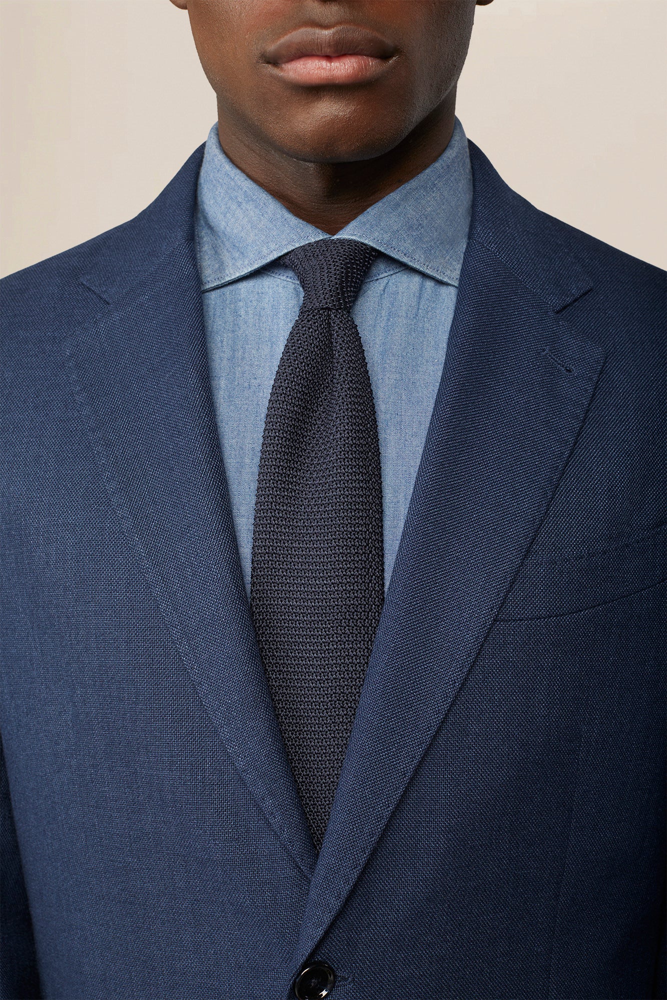 Single-breasted jacket with peak lapel, semi-lined