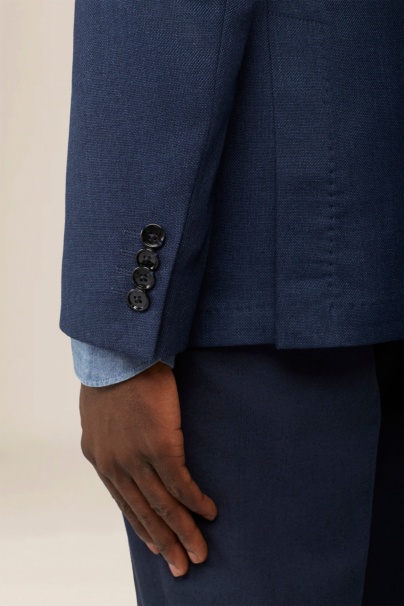 Single-breasted jacket with peak lapel, semi-lined