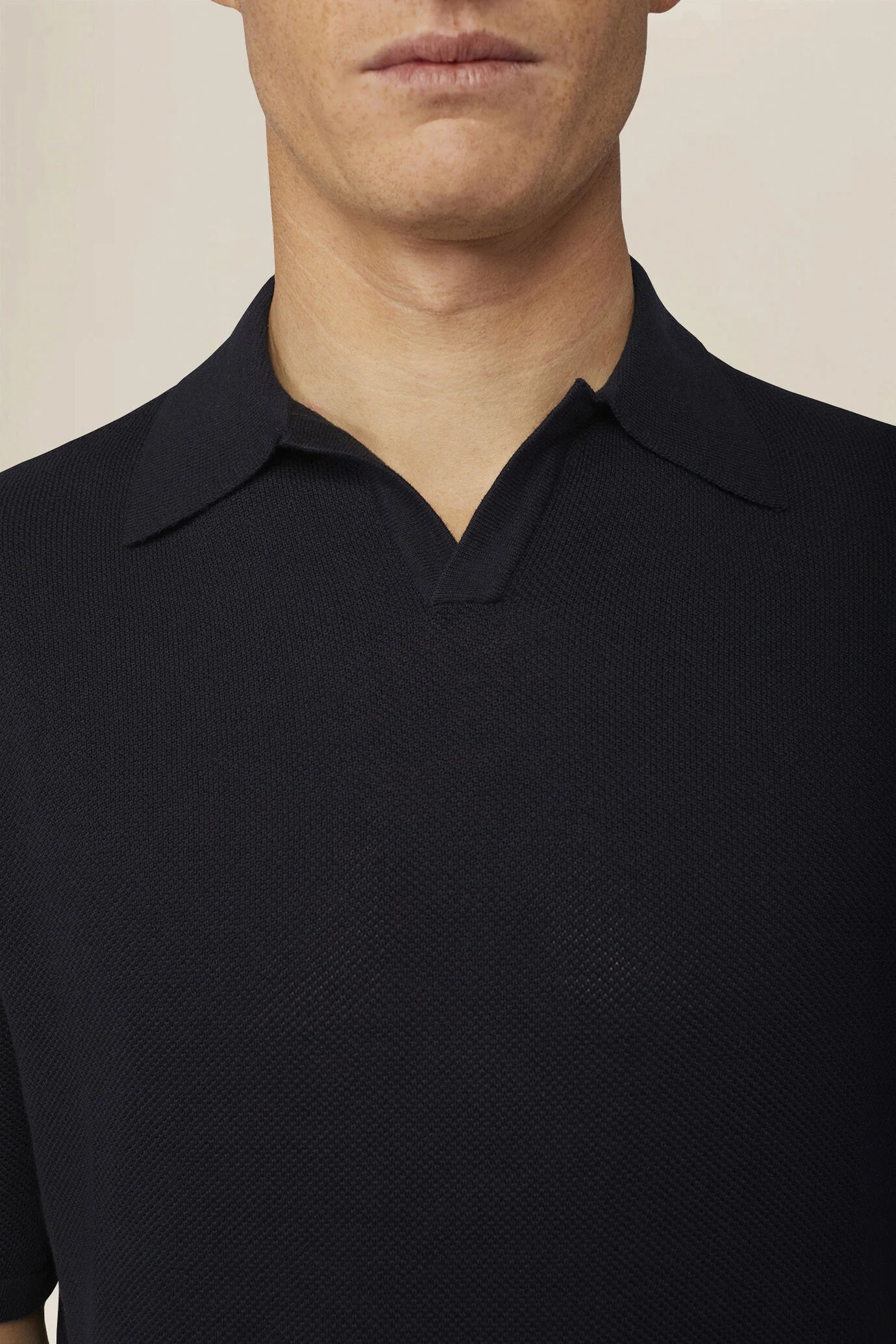 Men's polo shirt in 100% cotton honeycomb knit with Derby collar
