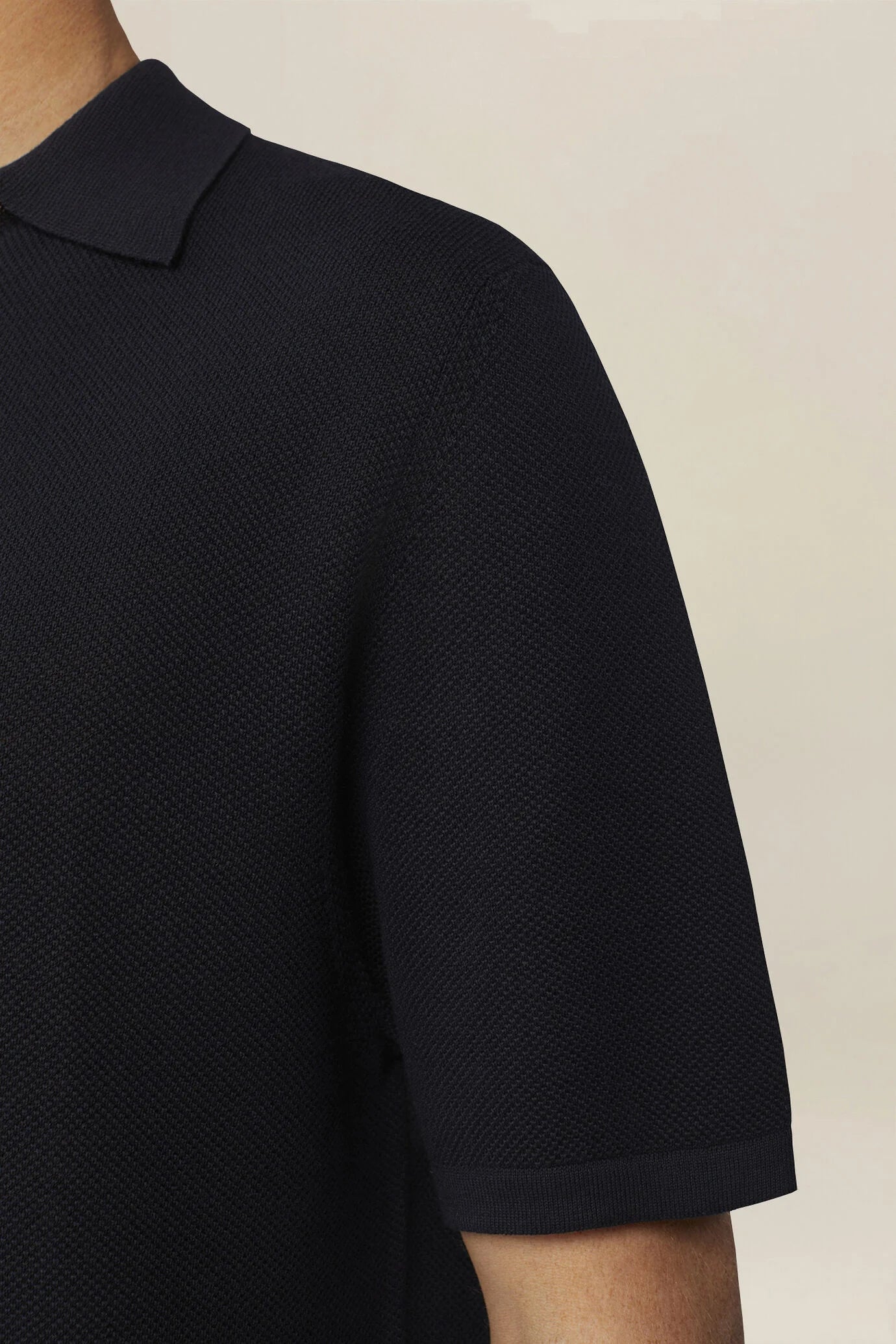 Men's polo shirt in 100% cotton honeycomb knit with Derby collar